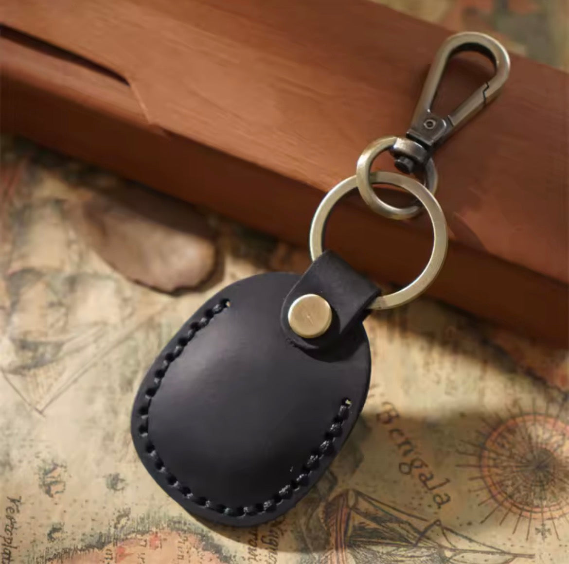 Retro Leather Air Tag Holder