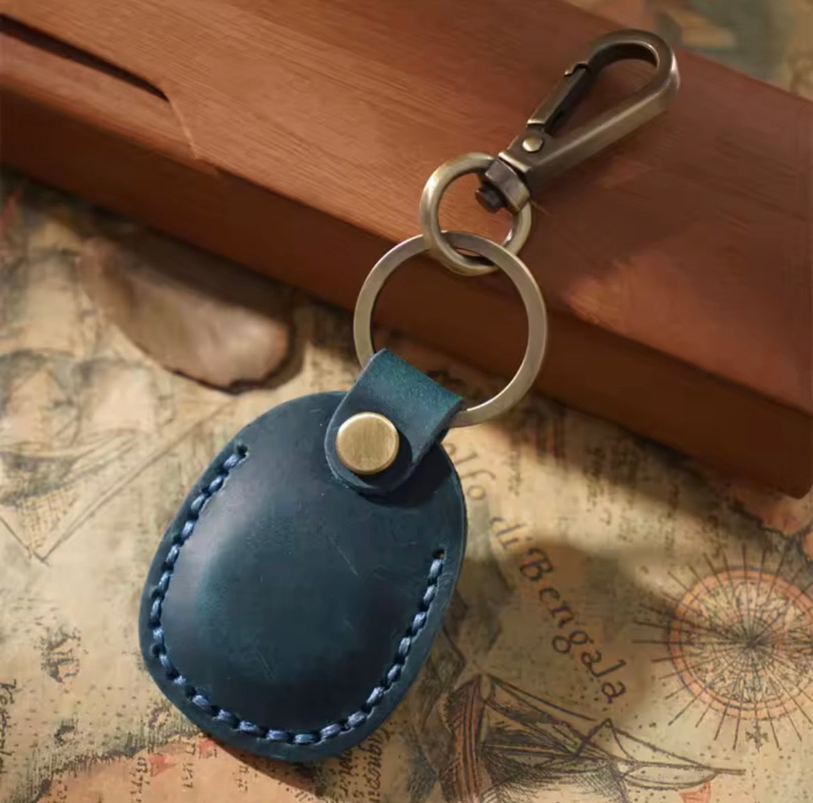 Retro Leather Air Tag Holder