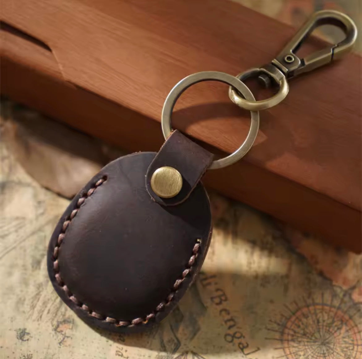 Retro Leather Air Tag Holder